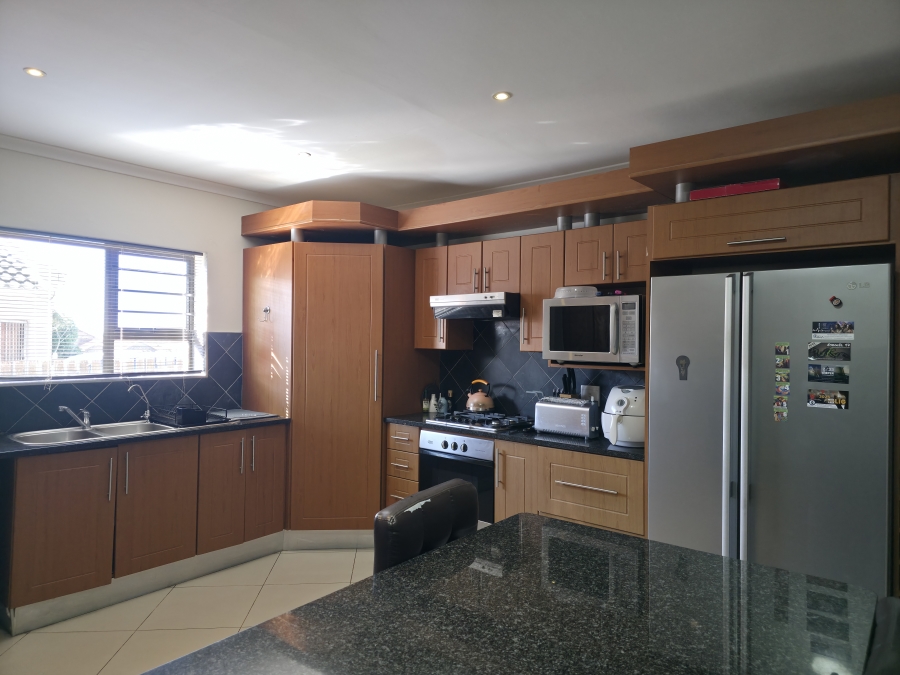 3 Bedroom Property for Sale in Wavecrest Eastern Cape